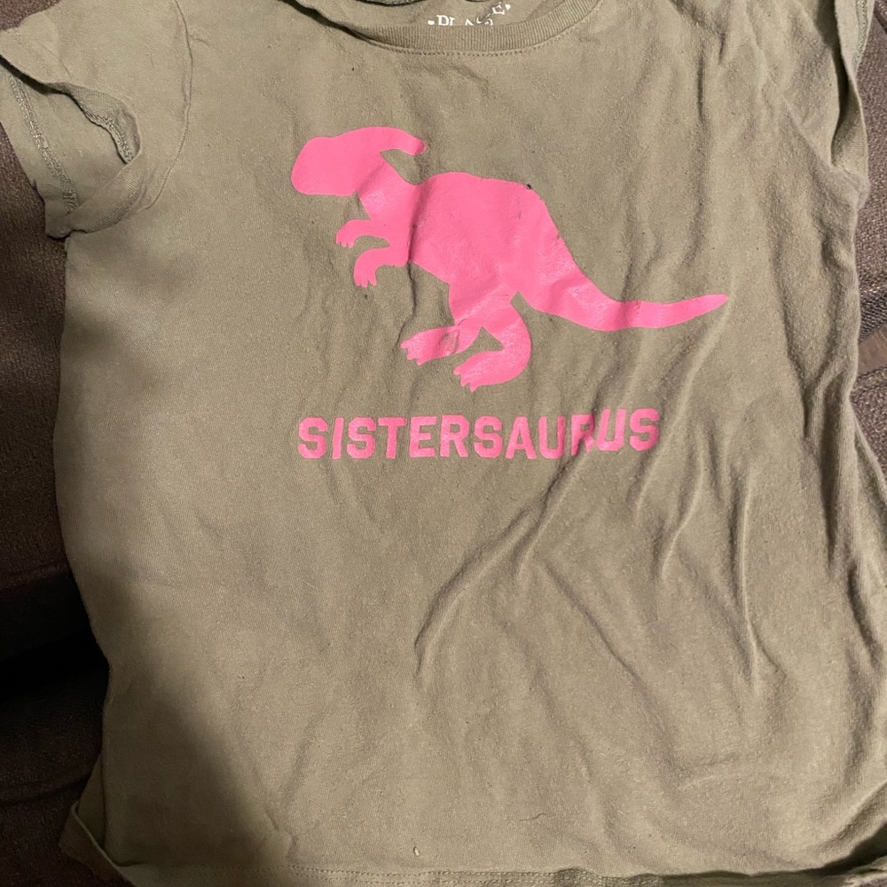 Children’s place size 5/6 t shirt